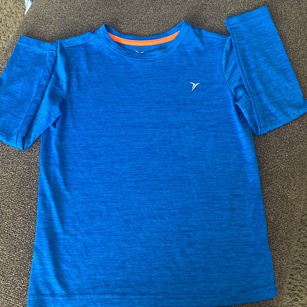 Old Navy Active 
Gently used. Size 8
Color Blue.
Long sleeve 
#380A